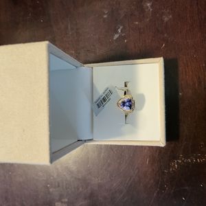Tanzanite and diamond ring with 10kt gold.